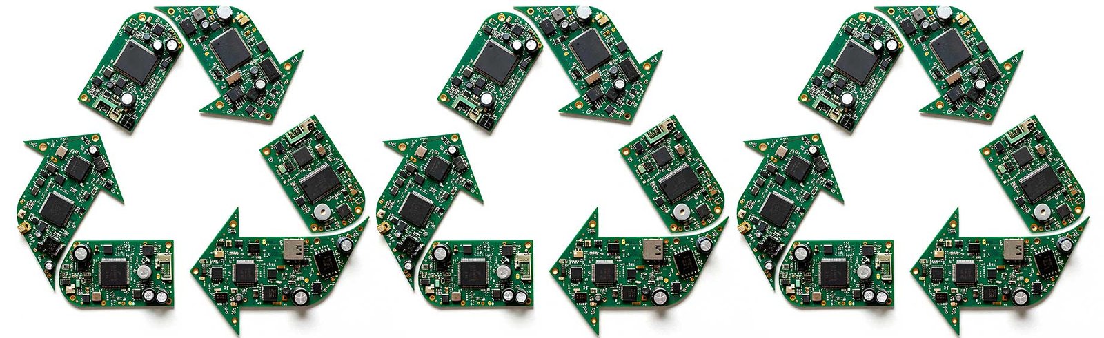 Simbolo de reciclaje hecho con circuitos. Ordenadores reacondicionados. reparación de ordenadores y recuperación de datos en Madrid